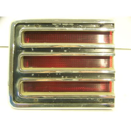 1967 CHRYSLER TOWN & COUNTRY RH INNER TAILLIGHT COMPLETE OEM