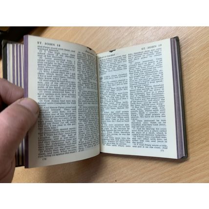 VINTAGE "THE NEW TESTAMENT" RELIGIOUS SMALL HARDBACK BOOK (P2)
