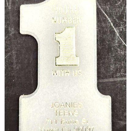 Joanie's Teens Keychain Yreka Siskiyou County CA. Vintage Advertising (B17)