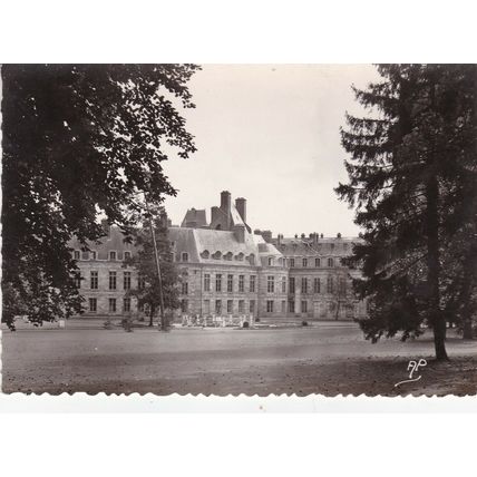 Fontaine Diane et Jardins Fontainebleau France Real Photo Postcard unused VGC