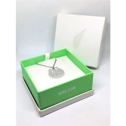 Nike WE RUN HKG 2015 Finisher's Faux Pearl Pendant Necklace - New In Box