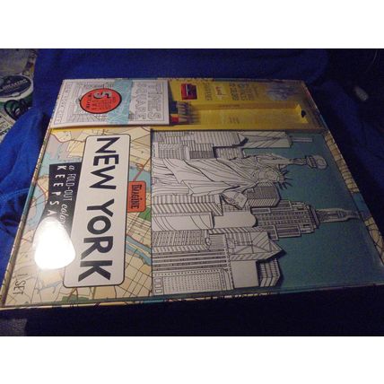 NEW YORK CITY COLORING SET! Mint and Unopened!! $20.00 Shipped!!!!