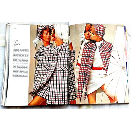RARE HARPERS BAZAAR US EDIT DEC 1967-VINTAGE FASHION ACCESSORIES,BEAUTY,FEATURES