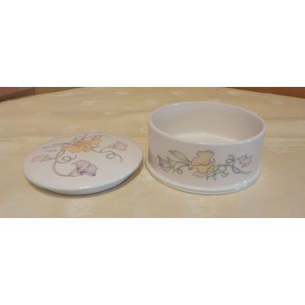 Ceramic Lidded Trinket Pot by Saddler Sweet Pea (approx 9.5cm dia x 4cm high)