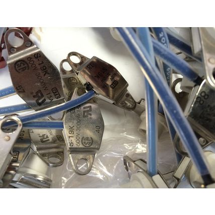 new LOT 10 GTE LAMP HOLDERS S-19K S19K 600 V 3000 W 15 A ,BV