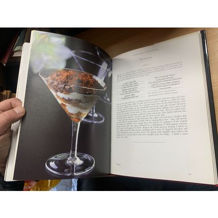 1995 "DELIA SMITH'S WINTER COLLECTION" COOKERY RECIPES 1.1kg HARDBACK BOOK (P6)