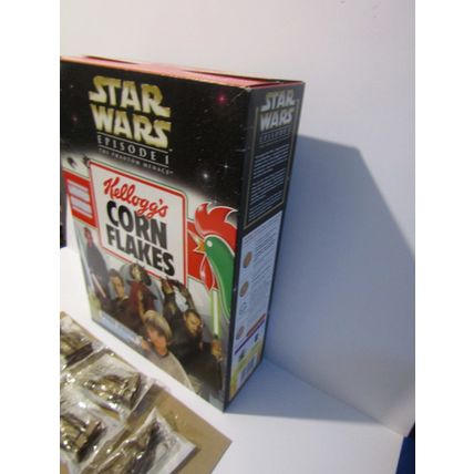 Kellogg`s Corn Flakes 1999 Star Wars Statuettes Cereal Box & Set of 10 Sealed