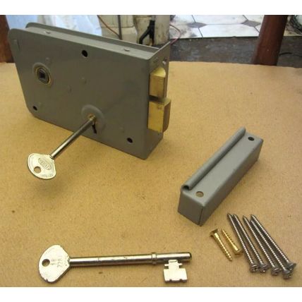 Vintage Door Lock 2 Lever Has 2 original Keys & Keeper RIGHT HANDED DOORS ONLY