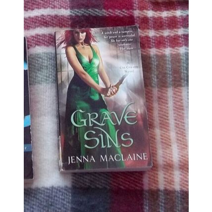 Grave Sins, by Jenna Maclaine US PB | St Martin 2009 | Very Good -