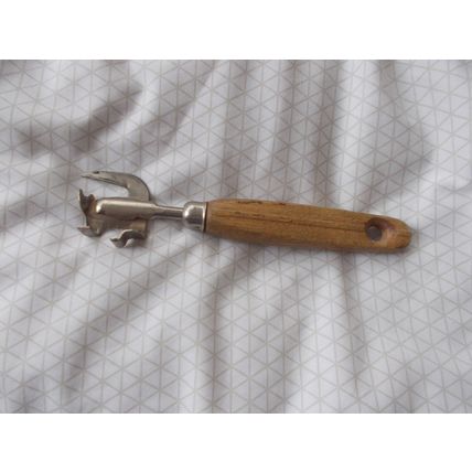 CAN OPENER VINTAGE REG 824822 (0201) VINTAGE
