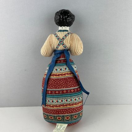 AVON - American Heirloom 11" Doll