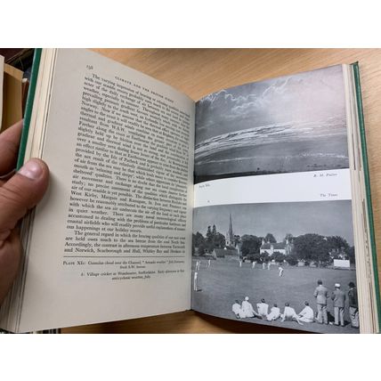 1952 NEW NATURALIST "CLIMATE & THE BRITISH SCENE" ILLUSTRATED HARDBACK BOOK (P4)