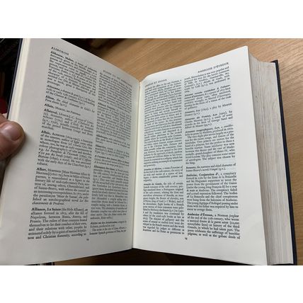 1959 "THE OXFORD COMPANION TO FRENCH LITERATURE" 1.3kg HARDBACK BOOK (P7)