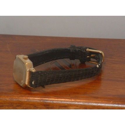 Pre-Owned Women’s Lorus V242-5000 Date Analog Dress Watch