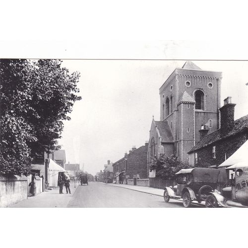 London Road Looking South East East Grinstead Sussex Postcard (SX75630)