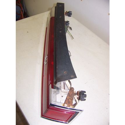 1982 1983 BUICK REGAL RH TAILLIGHT OEM #5972070 5971930