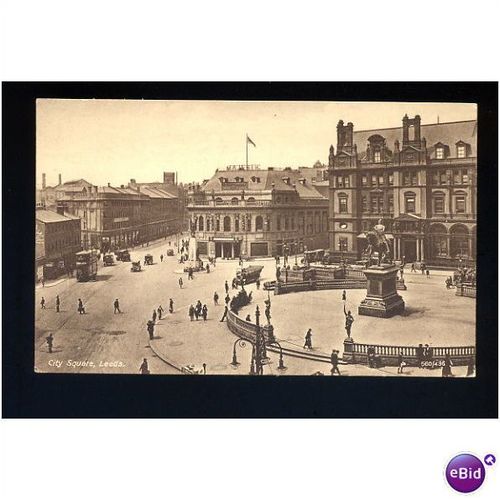 Yorkshire LEEDS City Square Postcard by Reliable (560/436)