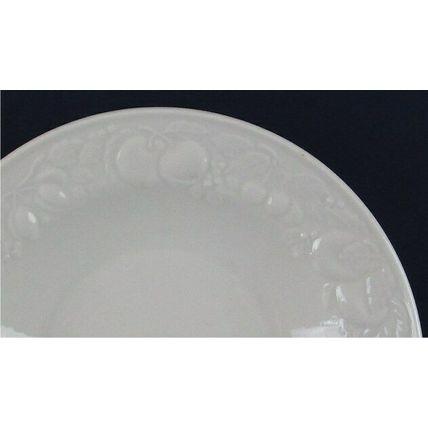 Tabletops Unlimited Fruit de Blanc Rimmed Soup Bowl, Excellent Condition!
