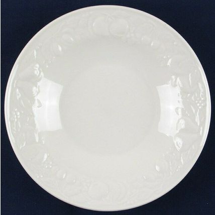 Tabletops Unlimited Fruit de Blanc Rimmed Soup Bowl, Excellent Condition!