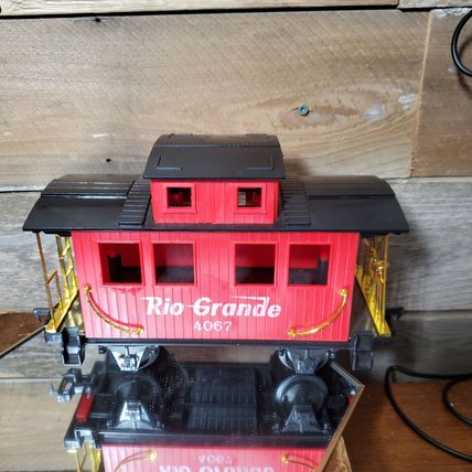 G-Scale Rio Grande Caboose #4067 & six (6) Track Lengths by Scientific Toys Ltd.