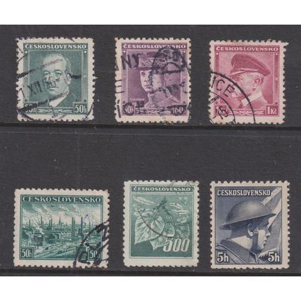 CZECHOSLOVAKIA Selection of 35 Stamps Good Mint/Used (p412)