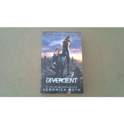 Divergent by Veronica Roth (Film Tie-In Paperback) 2011