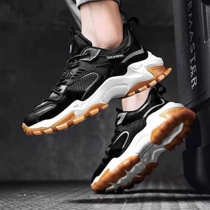 Round head color matching sports shoes