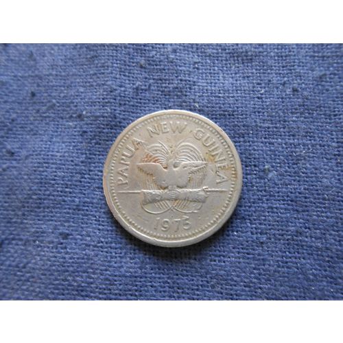 1975 Scarce Date PAPUA NEW GUINEA 10 TOEA COIN.