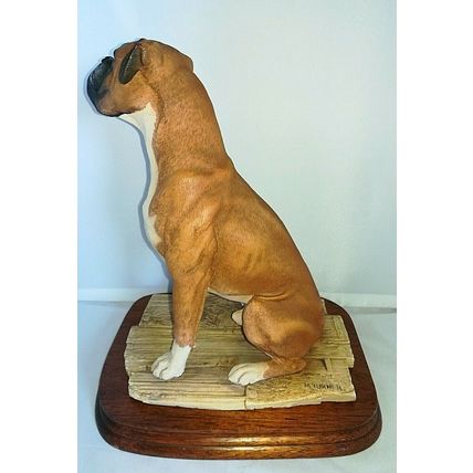 BORDER FINE ARTS, BOXER, Code MT09,1995,Original ,Very Rare, Margaret Turner.