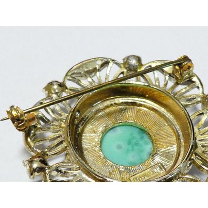 VINTAGE Rare Signed Exquisite Pearl & Pressed Floral Green/Peking Glass BROOCH