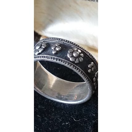 Vintage 1960-s Sterling Silver 925 Beautiful Band Ring UK Q, US 8 - Nice Design.