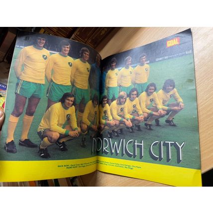 GOAL MAGAZINE #228 13 JAN 1973 UK FOOTBALL MAGAZINE - NORWICH TEAM POSTER (LL)
