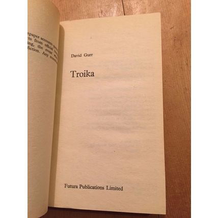 1980 ALISTAIR MACLEAN "TROIKA" BY DAVID GURR FICTION PAPERBACK BOOK (P3)