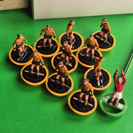 Subbuteo HW TEAM WOLVES DUNDEE UNITED COMPLETE SET Ref 77