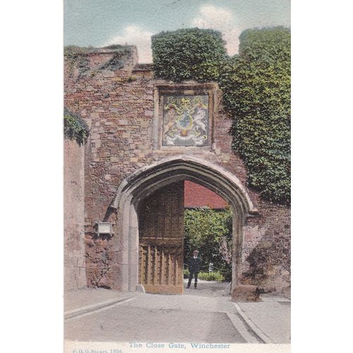 The Close Gate Winchester Hampshire Postcard (HAM76852)