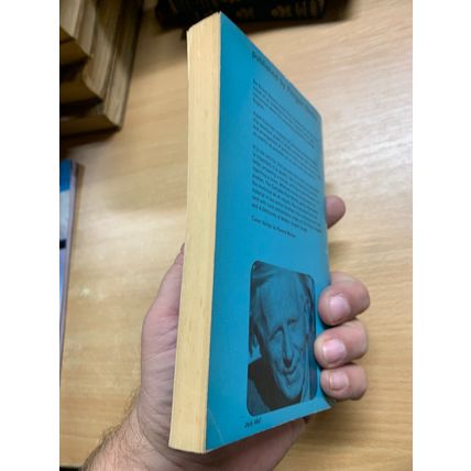 1967 SIR ERNEST GOWERS "THE COMPLETE PLAIN WORDS" LANGUAGE PAPERBACK BOOK (P2)
