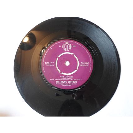7"1961. THE BROOK BROTHERS .AIN'T GONNA WASH FOR A WEEK.PYE 7N 15369.EXCELLENT