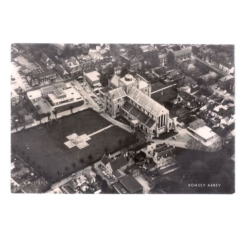 ROMSEY ABBEY, HAMPSHIRE 1960s unused postcard aerofilms RP