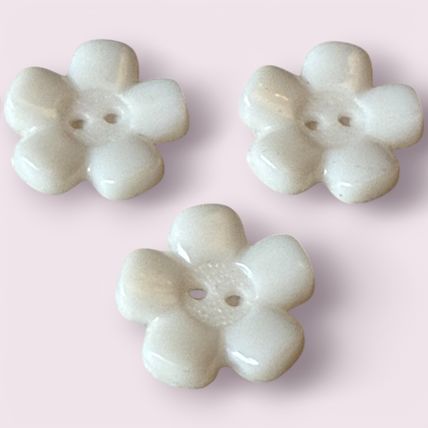 Acrylic Flower Buttons 20mm Flat 2 Hole 2 Colours White And Pink
