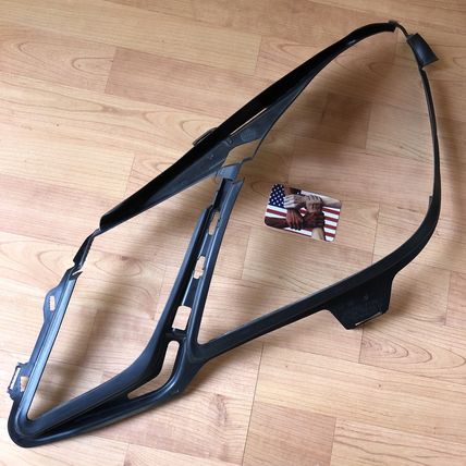 Genuine Mercedes-Benz Rubber Headlight Sealing Frame 212-826-05-91-64 Left
