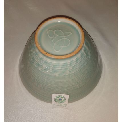 SIGNED HANDCRAFTED LIGHT GREEN CERAMIC TEXTURED ART POTTERY BOWL