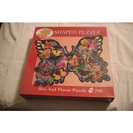 GRACEFUL GARDEN 700 PIECE SHAPED PUZZLE MOSTLY SEALED BUTTERFLIES