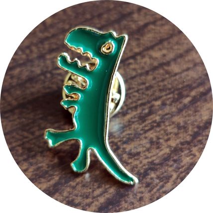 Dinosaur Enamelled Pin Badge Brooch Metal in velvet bag 2.1 cm x 2.4 cm BA81