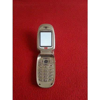 Samsung e310 phone for sale all defective!