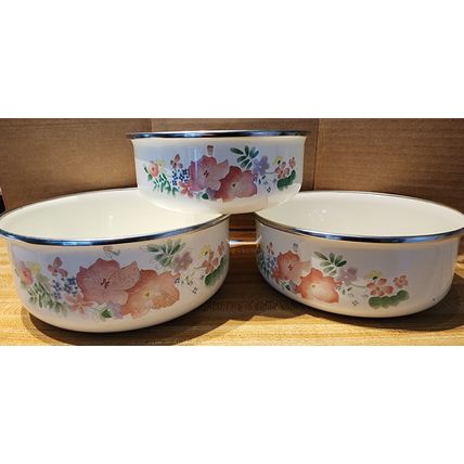 Vintage Floral 1980's Set of 3 Nested Metal Bowls & Lids
