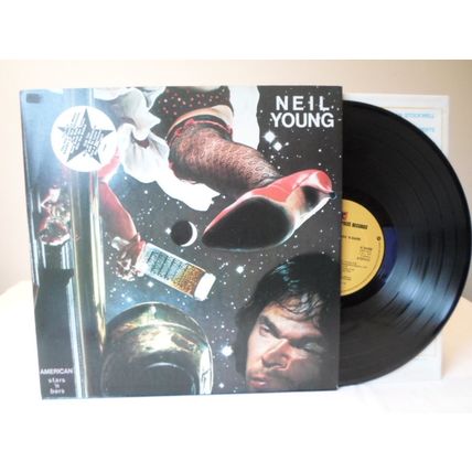 LP. 1977. NEIL YOUNG .AMERICAN STARS N BARS. K54088. RECORD N/M . SLEEVE N/M .