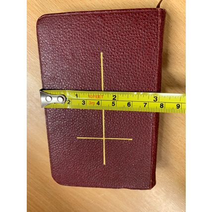 VINTAGE "THE BOOK OF COMMON PRAYER" CLOWES & SONS SMALL LEATHER BOOK (P3)