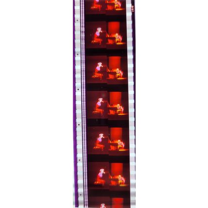 Pk DAU - J - MIX - a 007G. 1 STRIP OF 5 - 35MM FILM CELLS. (E J )