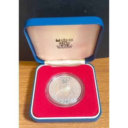 1977 Royal Mint Boxed 925 Silver Proof Queen Elizabeth 2nd Silver Jubilee Crown