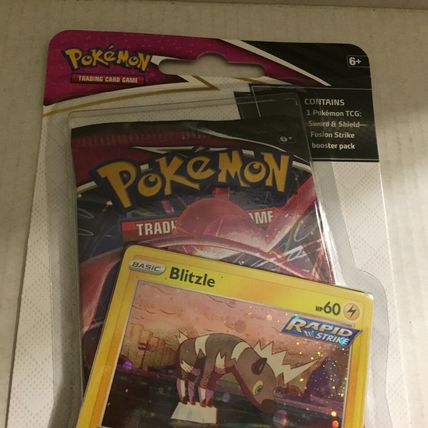 New Pokemon Holo Blitzle Fusion Strike Blister Pack + Coin